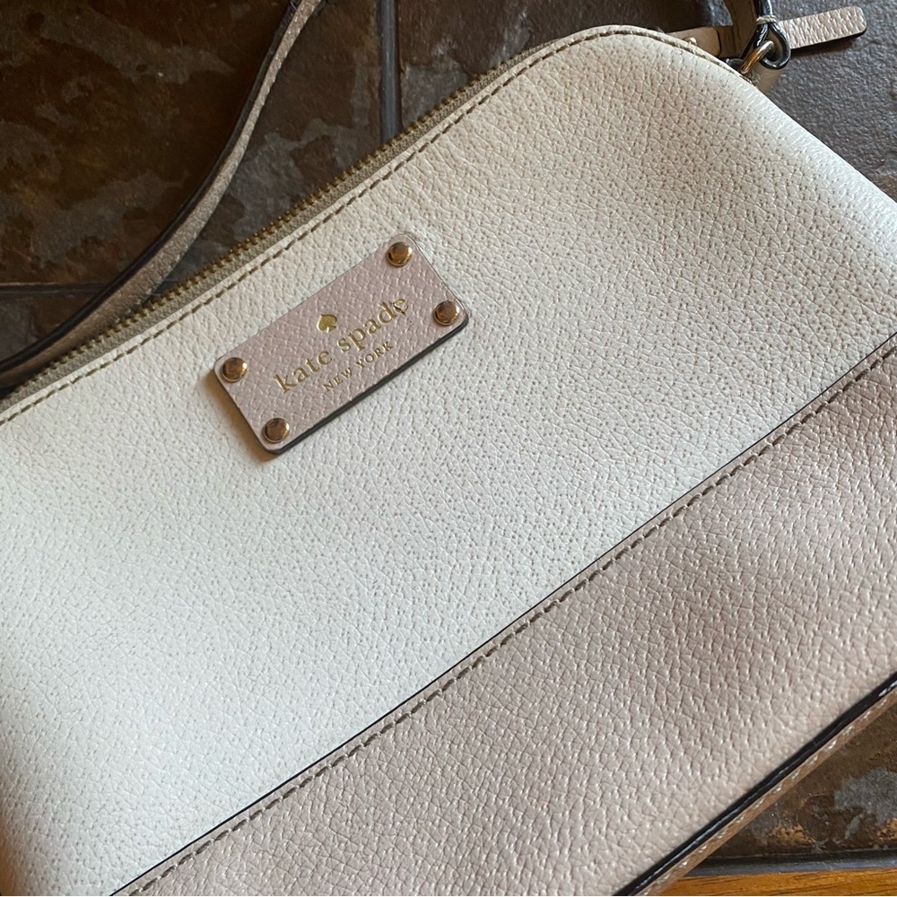 Kate Spade Crossbody - Picture 2 of 11